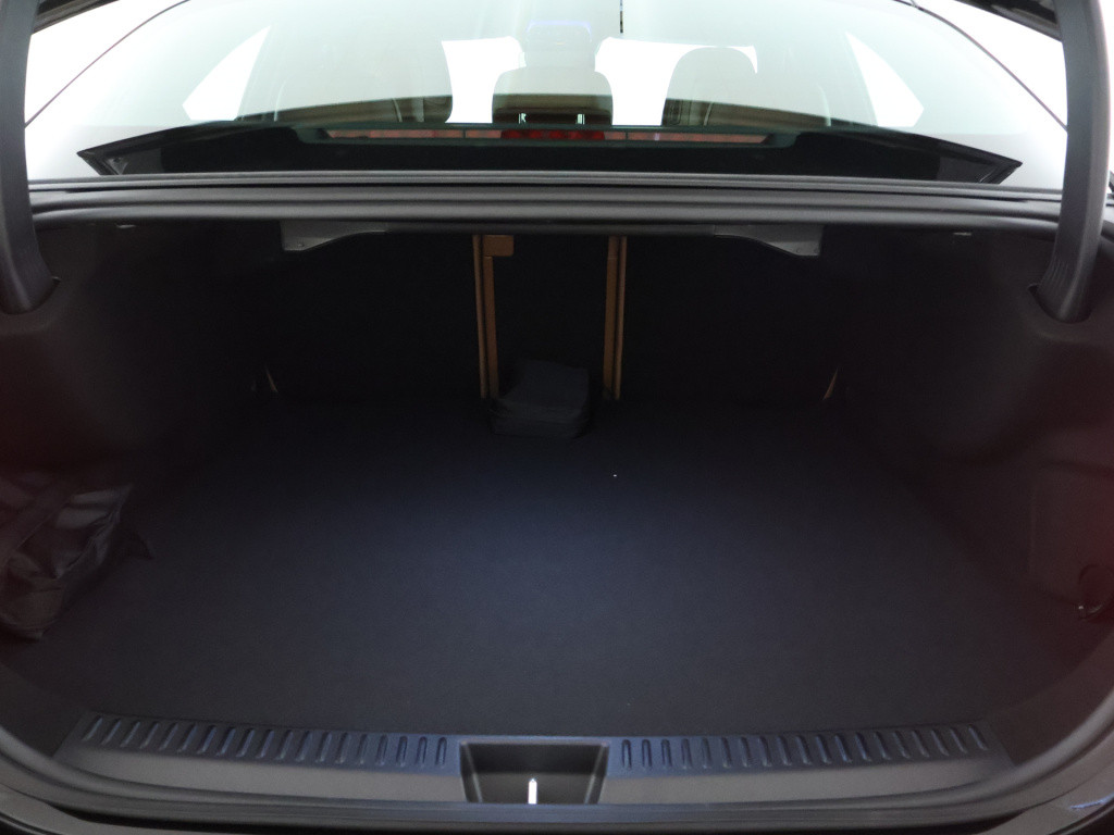 Mercedes-Benz E-Klasse 300 e sport edition | trekhaak | nightpakket | premi