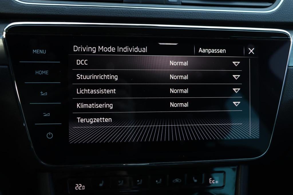 Skoda Superb combi 1.4 ehybrid style 218pk dsg6 | soh 93,1% | memory | stoe