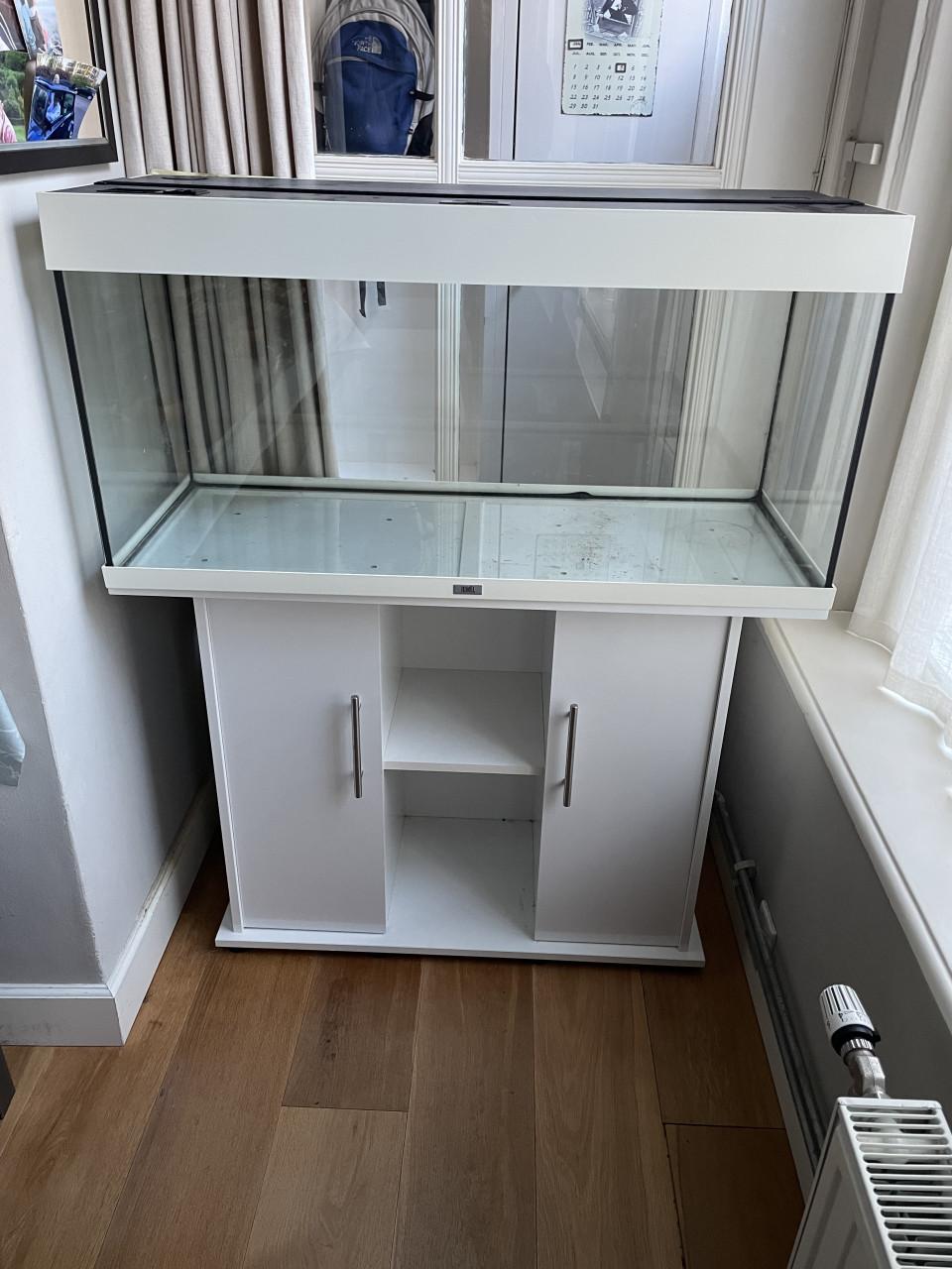 Hamster binnenhuis-paradijs: verblijf met alle benodigheden.