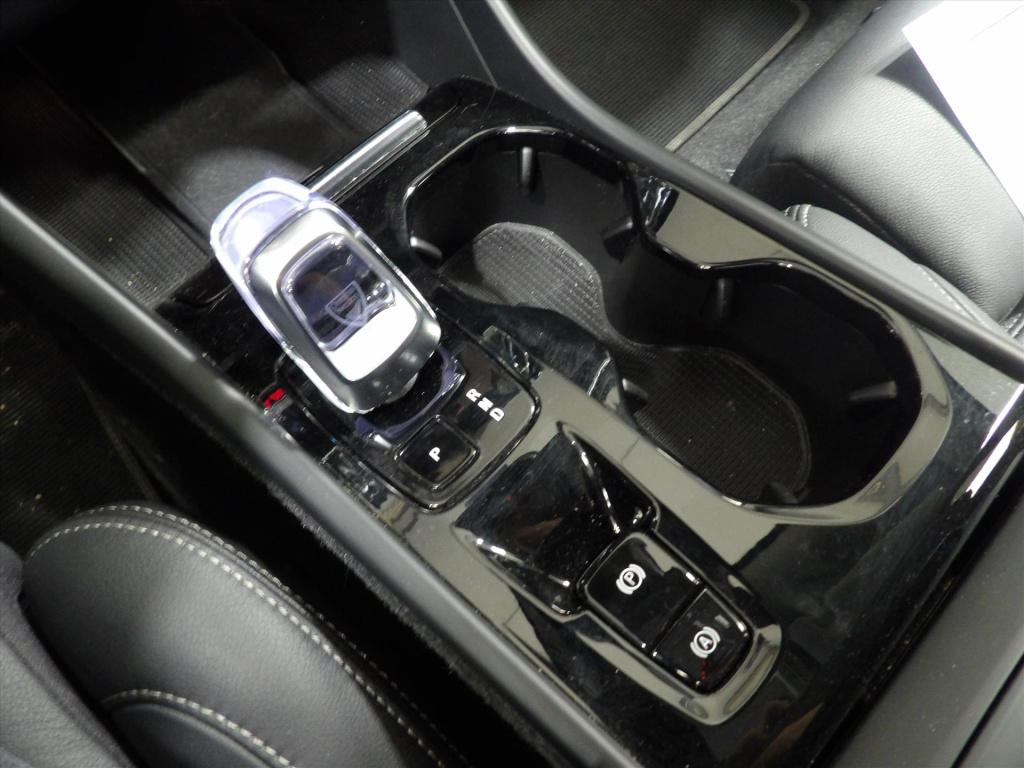 Volvo XC40 b4 197pk mild hybrid aut plus dark