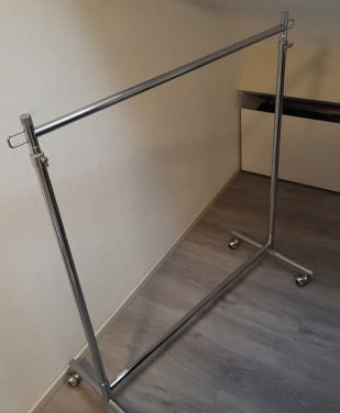 Hoogte verstelbaar kledingrek, verrijdbaar