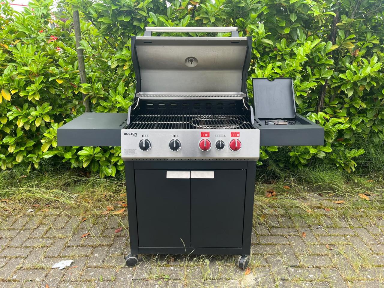 Gasbarbecue te huur - grote 5 pits BBQ barbecueën