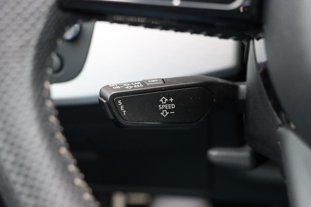 Audi A4 limousine 35 tfsi launch edition sport