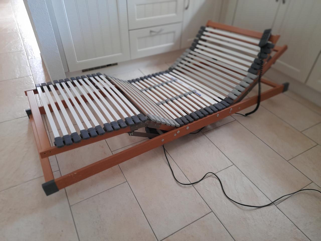 2 x Elektrisch verstelbare lattenbodems 90 x 200 (in goede staat )