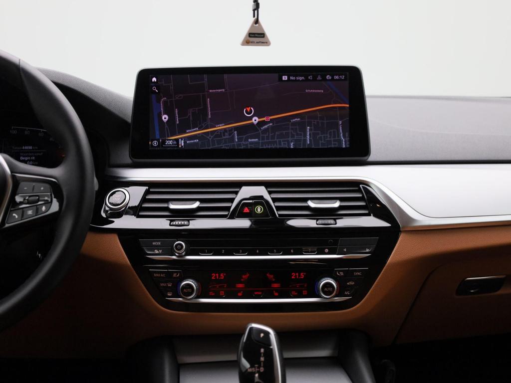 BMW 5 Serie touring 520i business edition plus | automaat | lmv | navigatie