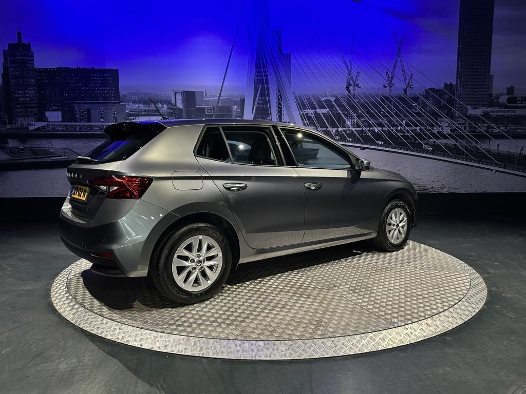 Skoda Fabia 1.0 tsi business edition *camera*pdc*winterpack*app*navi*