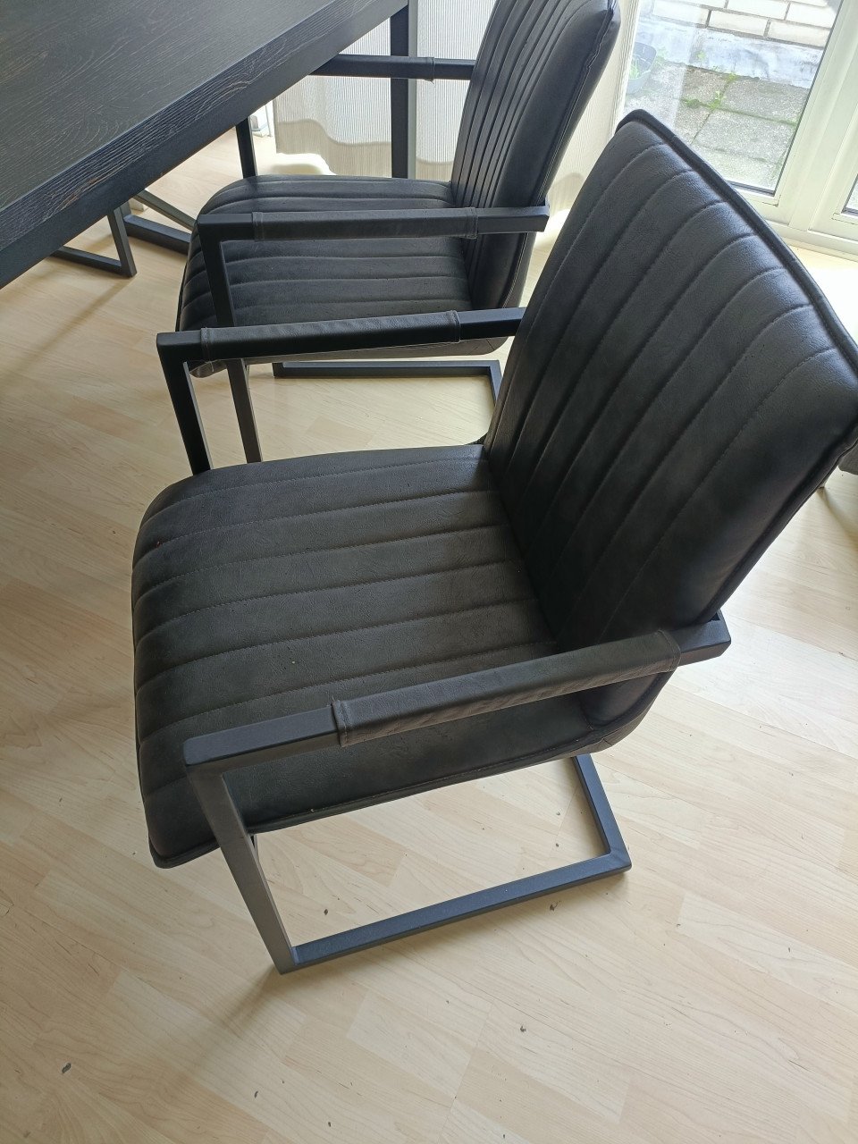 Tafel + stoelen antraciet