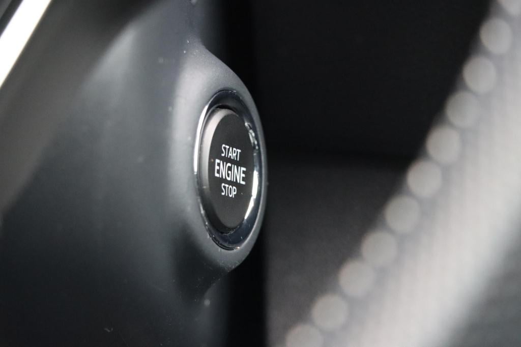 Skoda Karoq 1.5 tsi sportline 150pk dsg7 voor+achterbankverwarming | stuurv