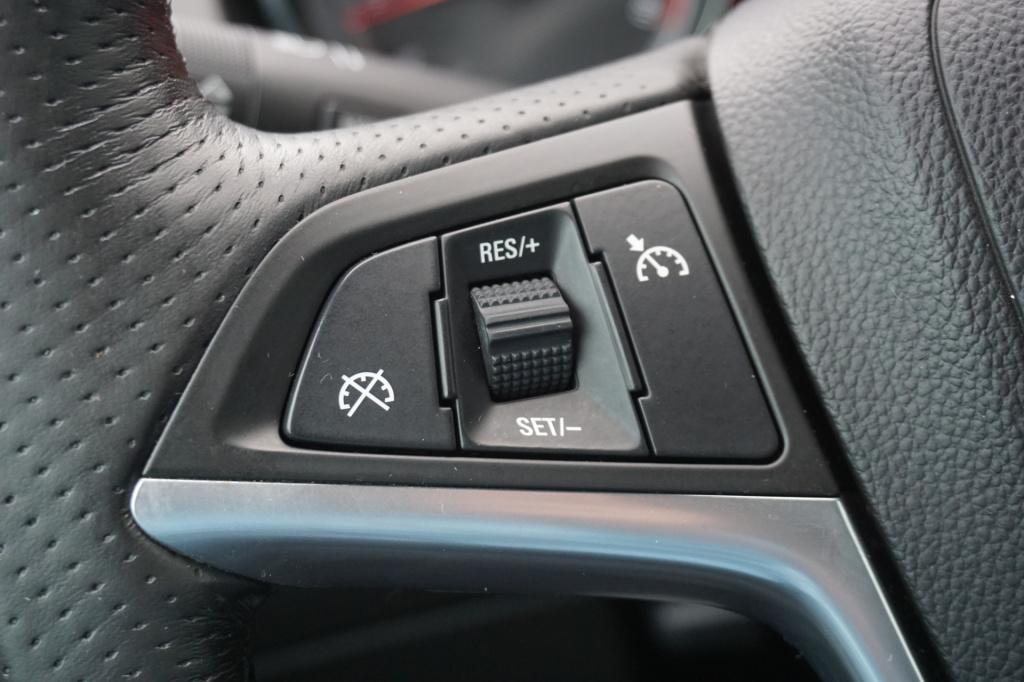 Opel Insignia 1.6 t sport climate / navi / cruise / leder / parkeers. / sto