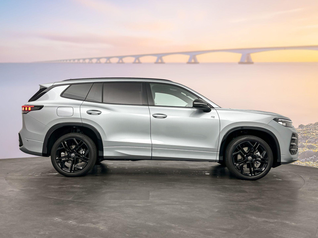 Volkswagen Tayron r-line-edition 1.5 ehybrid 200 kw / 272 pk suv 6 v