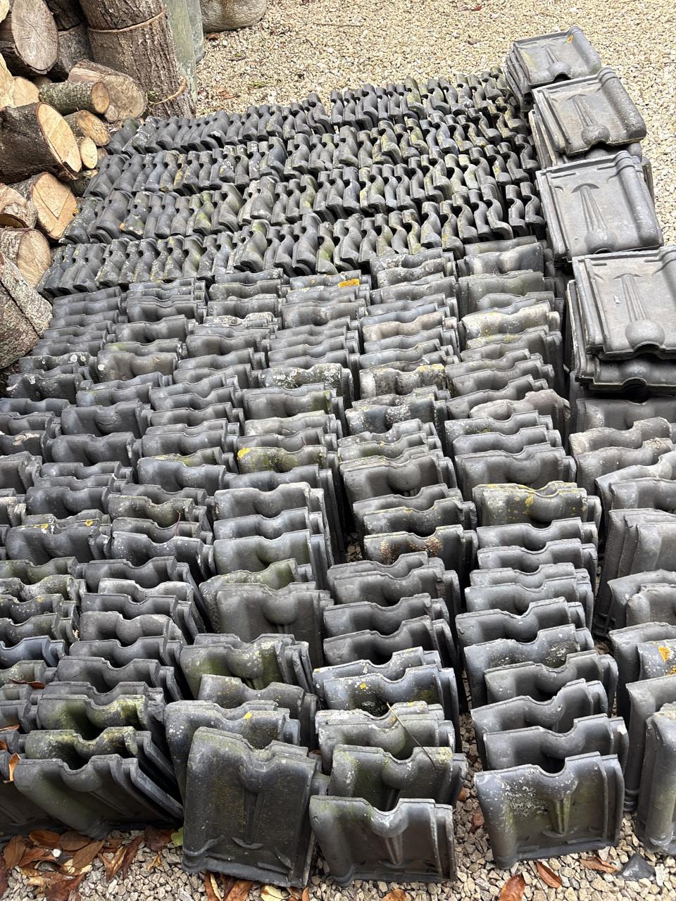 Oude blauwe kruispannen 550 stuks