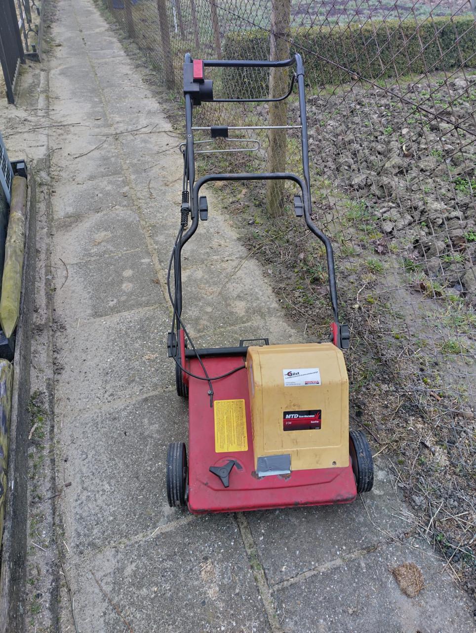 MTD verticuteer machine