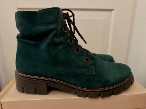 Comfortabele suède veterboots met rits van Ara in maat 43
