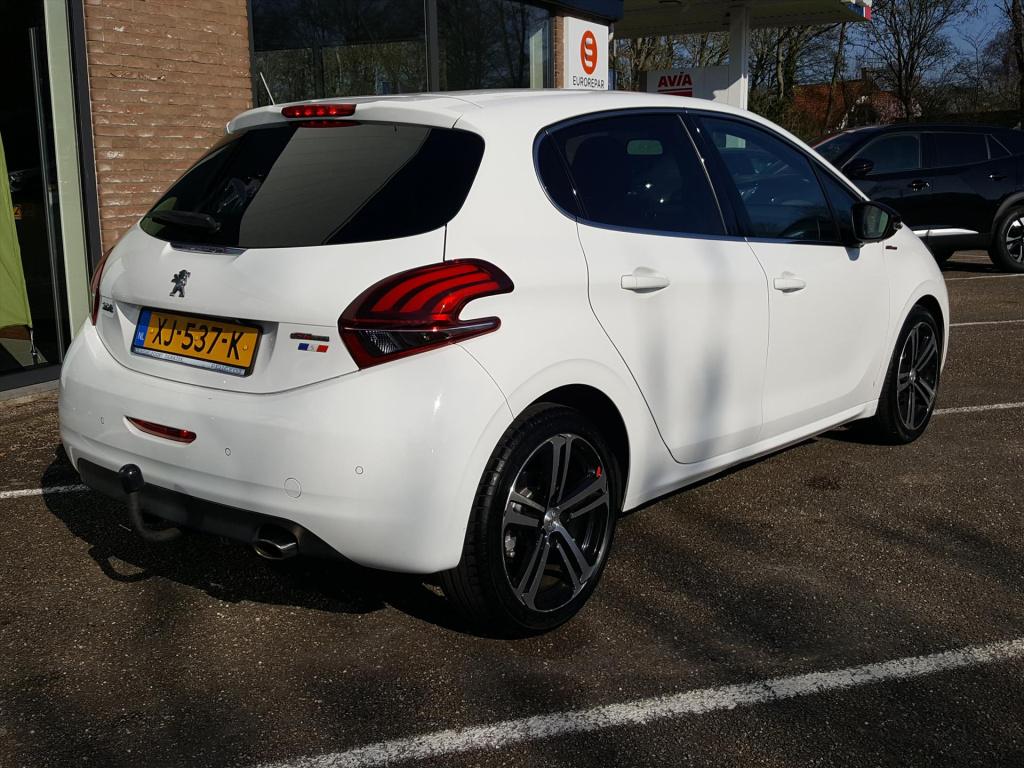 Peugeot 208 gtline 1.2-110pk automaat (eat6) trekhaak | apple carplay & and