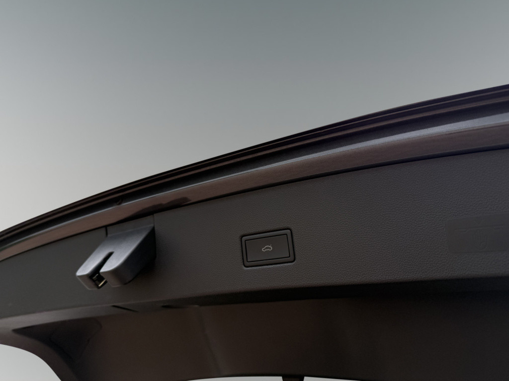 Volkswagen T-roc 1.5 tsi 150pk dsg r-line | acc | side assist | camera