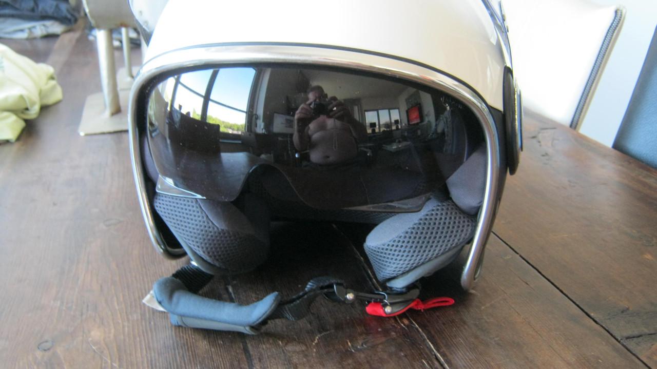 TE KOOP ORIGINEEL VESPA HELM  MAAT XS VOOR 75 EURO
