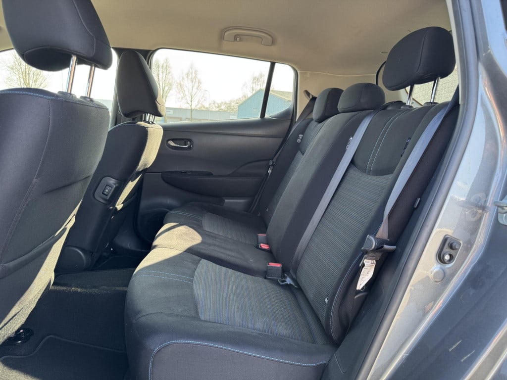 Nissan Leaf n-connecta 40 kwh | navigatie | 360° camera | stuur- + stoelver