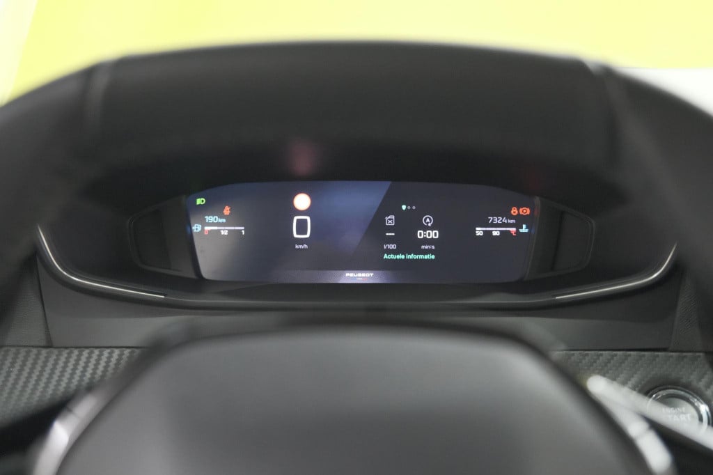 Peugeot 208 puretech 100 allure | parkeersensoren | apple carplay | climate