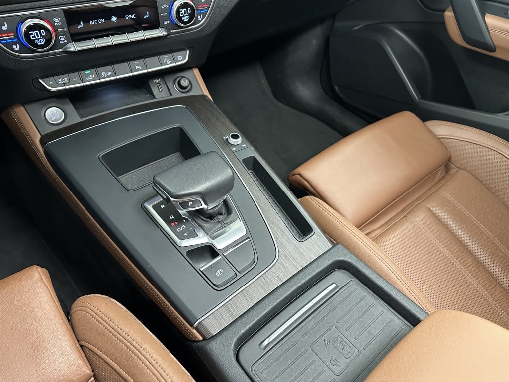 Audi Q5 50 tfsi e s edition | luchtvering | trekhaak | panoramadak |
