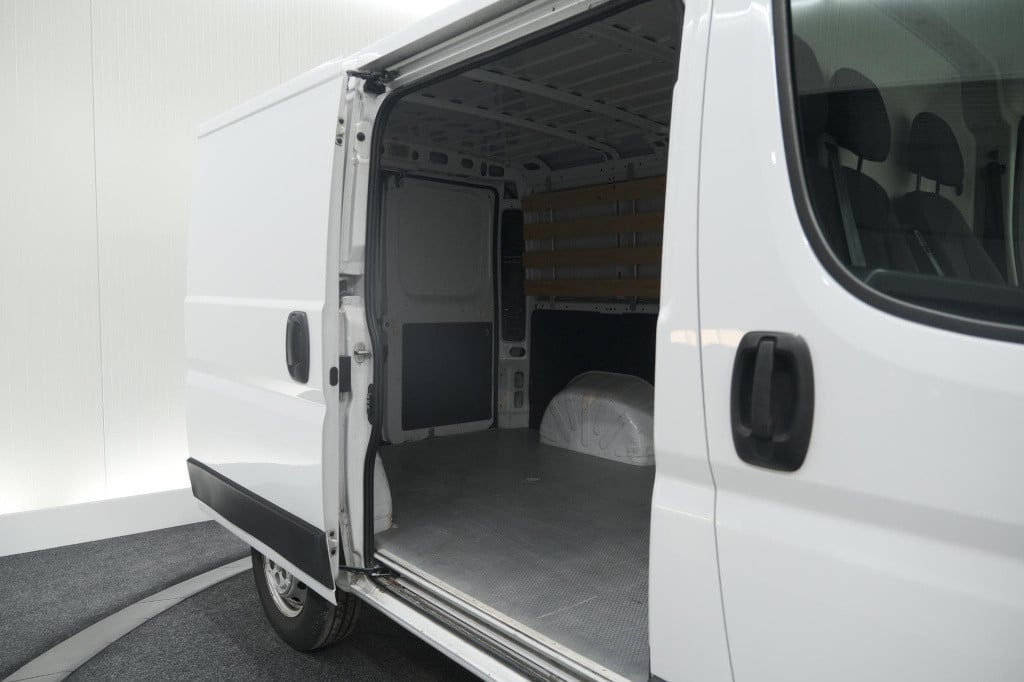 Peugeot Boxer 330 2.2 bluehdi 120 l1h1 premium | trekhaak | camera | betimm