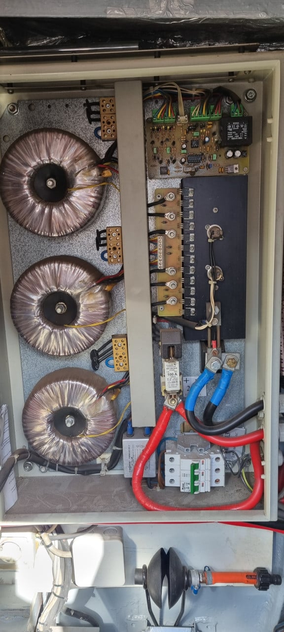 Te koop acculader 24 volt 75 Amp