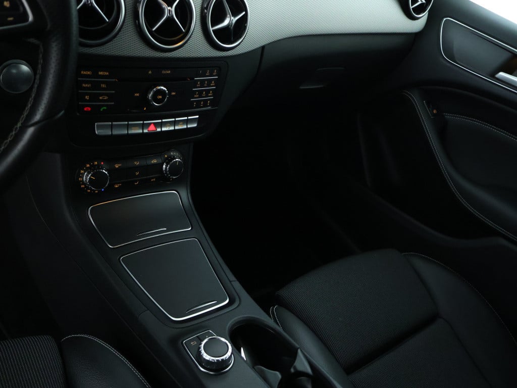 Mercedes-Benz B-Klasse 180 ambition | trekhaak | parkeersensoren | inclusie