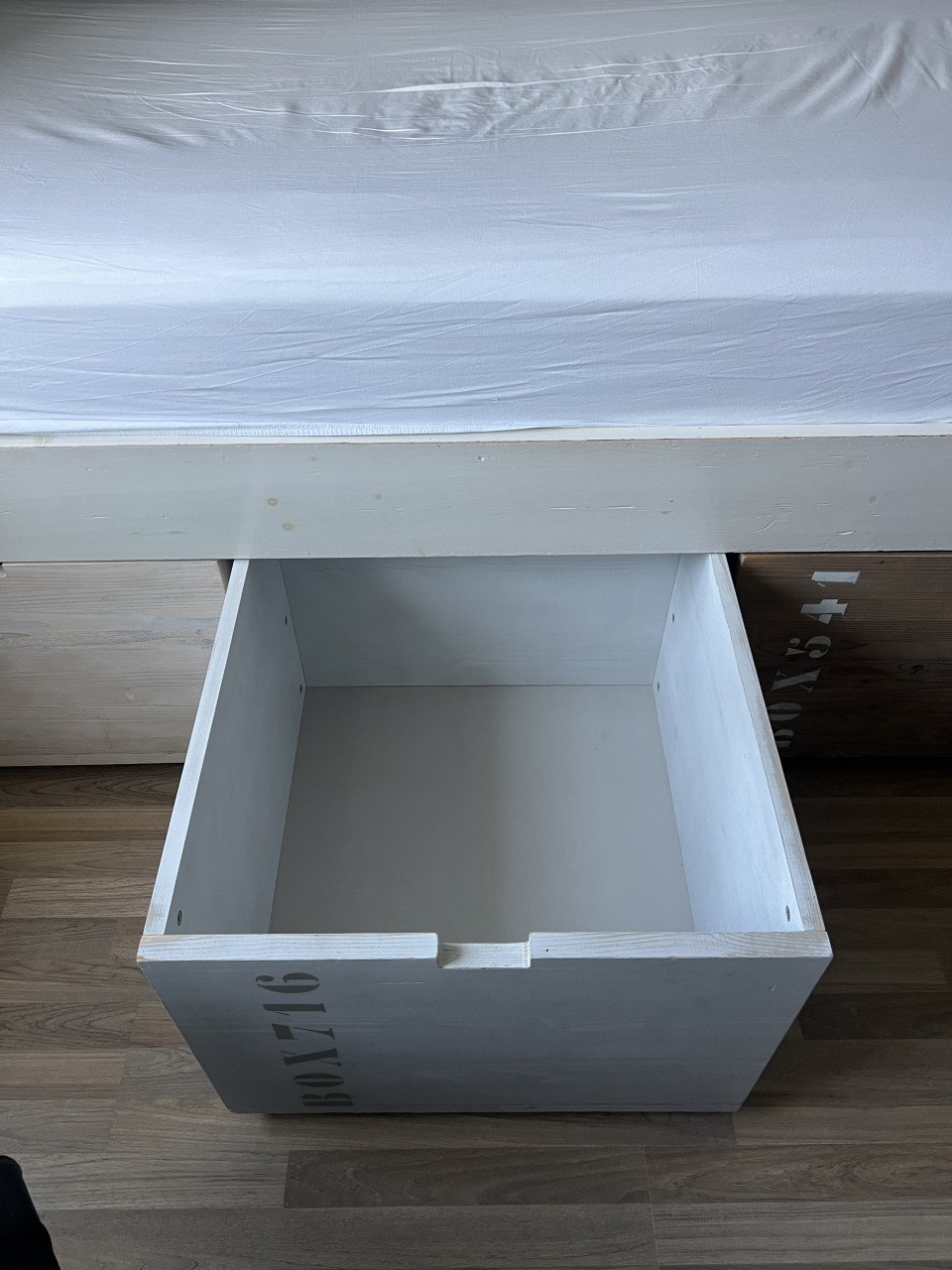 Kinderbed van het merk Bopito met opbergruimte