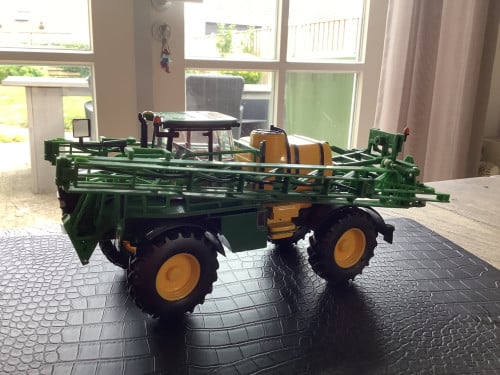 Jon Deere model  self propeller spray