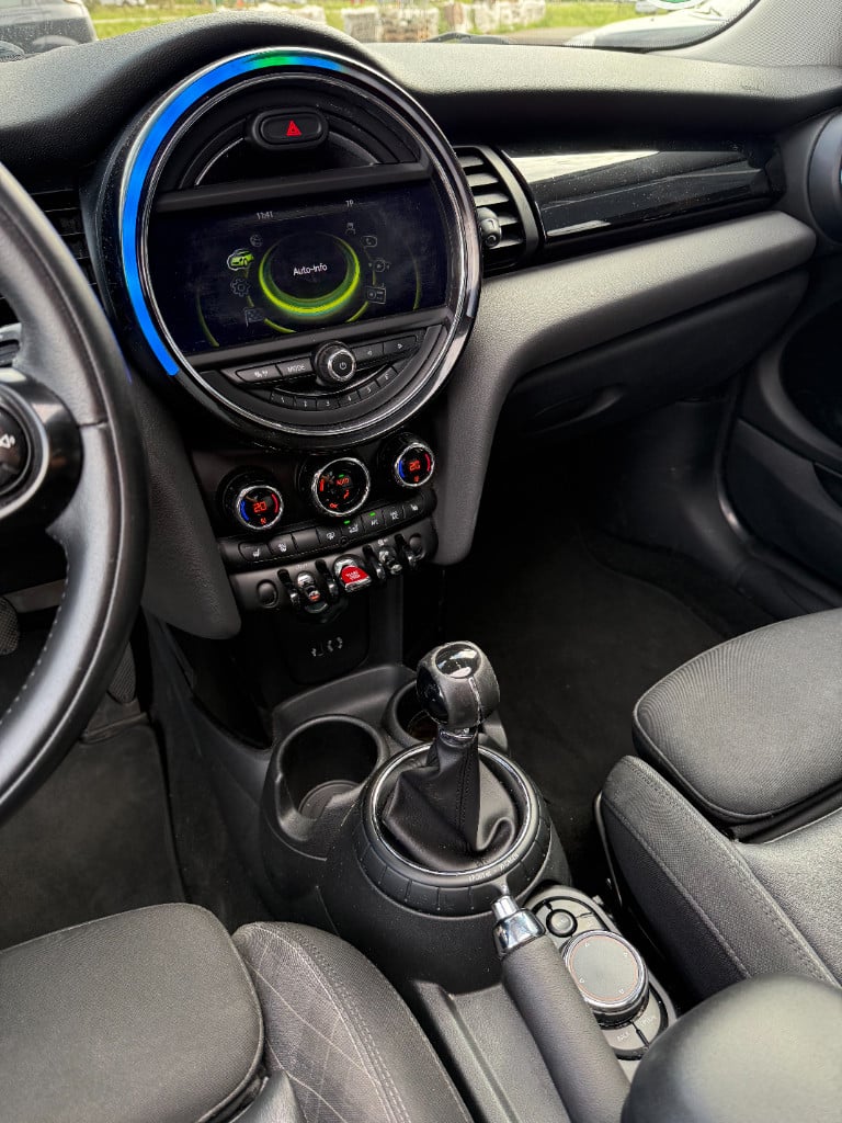 Mini Cooper 1.5 - chili - pano