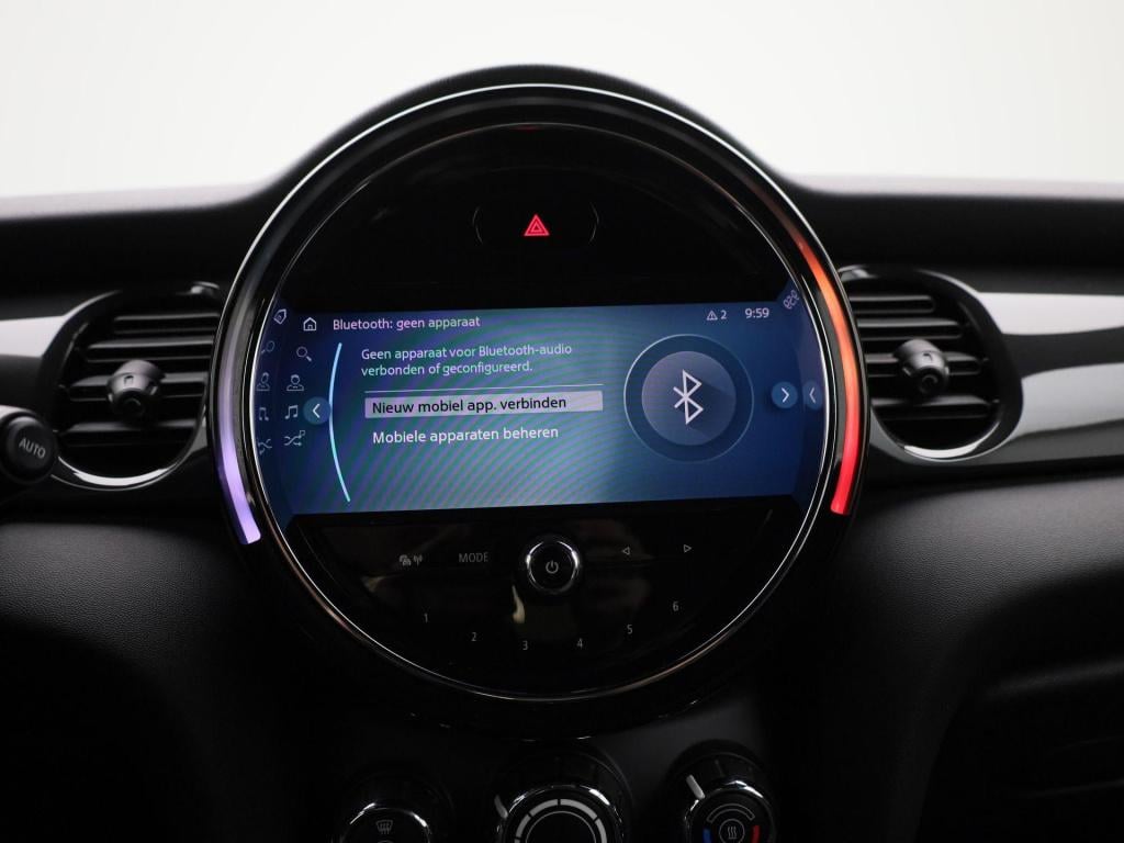 Mini Cooper mini 1.5 essential | navigatie | black pakket | parkeer sensore