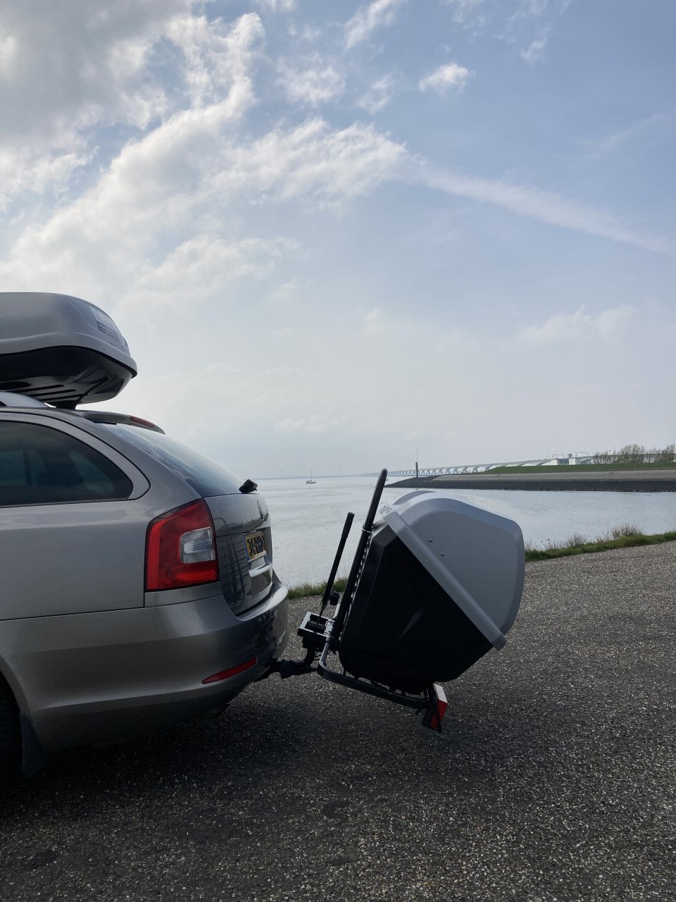 Trekhaakkoffer kantelbaar met basis Thule 420 liter te koop