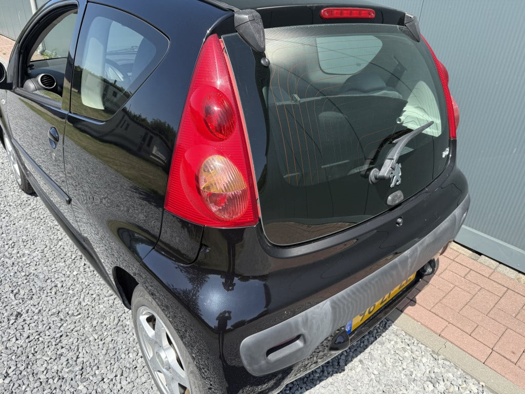 Peugeot 107 1.0-12v xs airco 3-drs