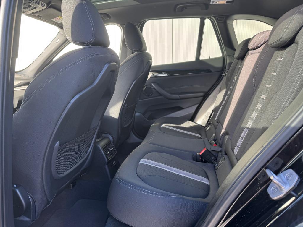 BMW X1 sdrive18i executive * panoramadak * head-up display * stoelverwarmin