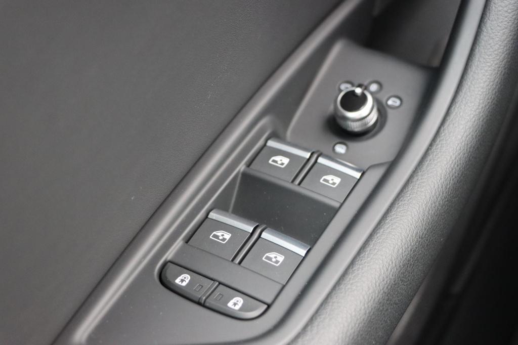 Audi A4 limousine 35 tfsi s edition competition 150pk s tronic