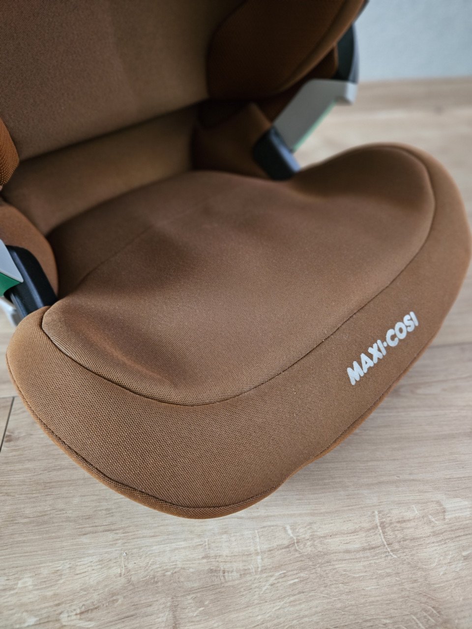 Maxi cosi kore pro i-size  authentic cognac  ( Z.G.A.N)