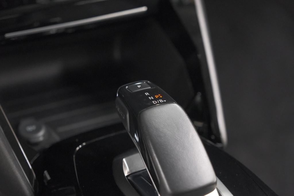 Peugeot E-2008 ev allure pack 50 kwh | 3 fase laadfunctie | parkeersensoren