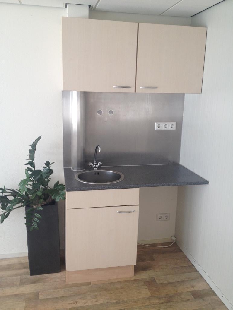 TE HUUR bedrijfsruimte / unit / loods / kantoor Arnestein Middelburg 795 eu