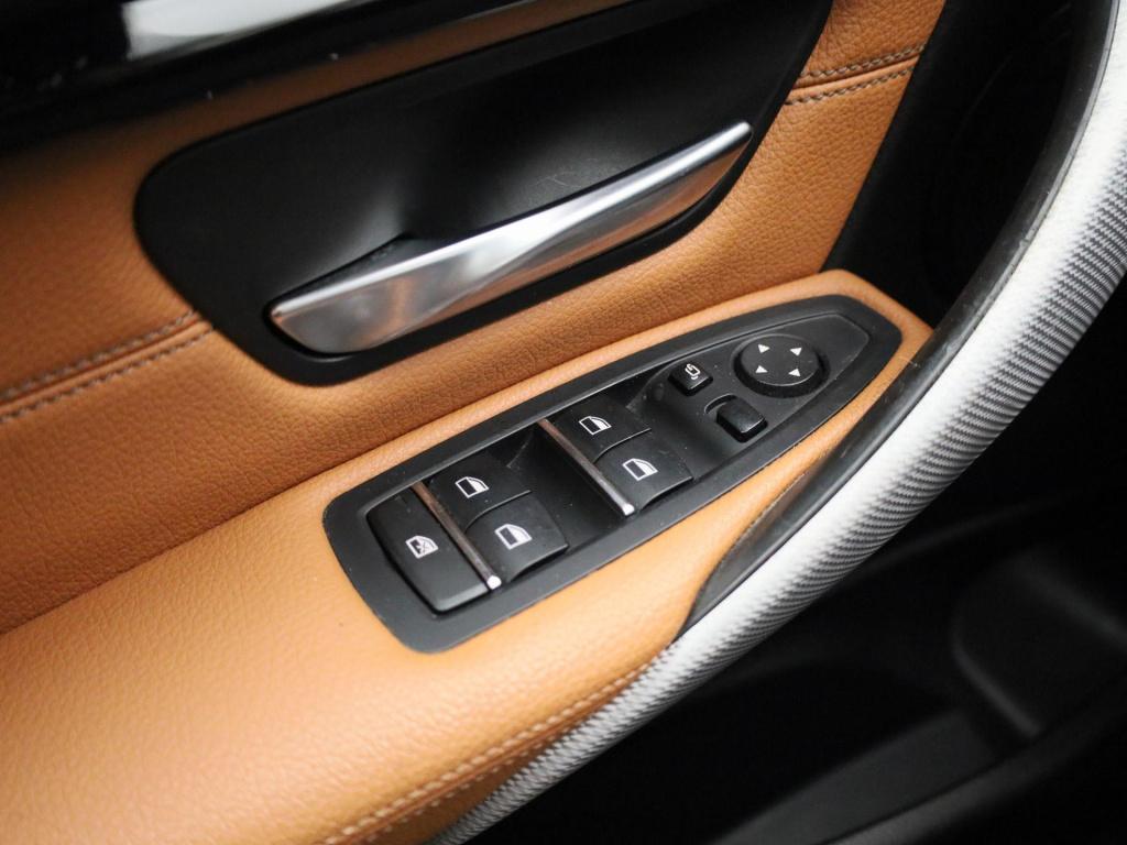 BMW 3-serie 320i m sport edition | automaat | sportonderstel | lmv | schuif