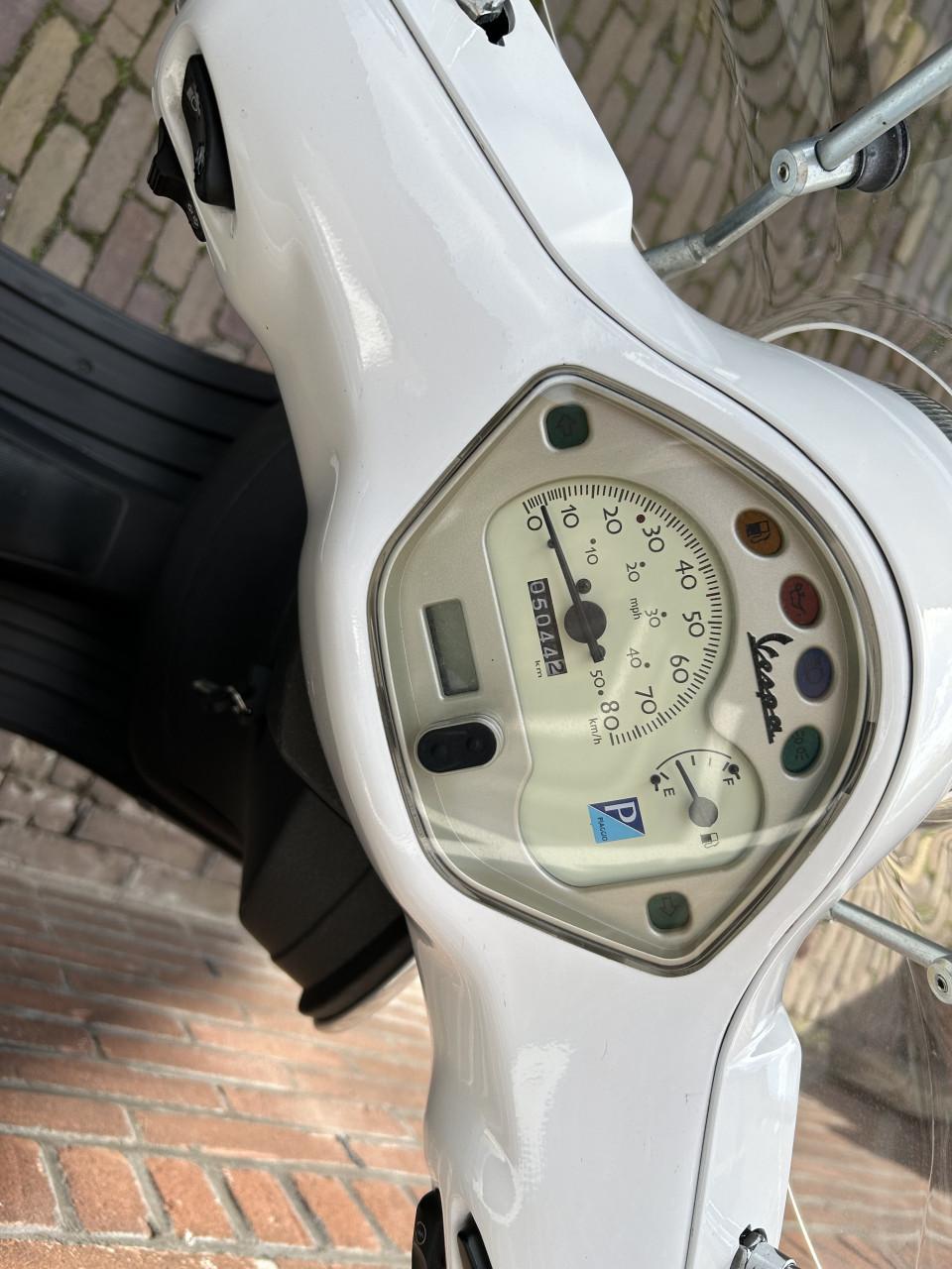 Vespa LX50