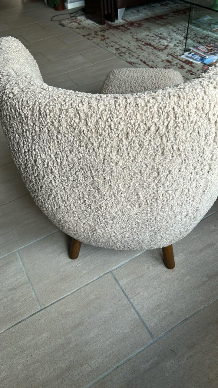 Fauteuil met bijpassend voetenbankje. als nieuw 175,00.