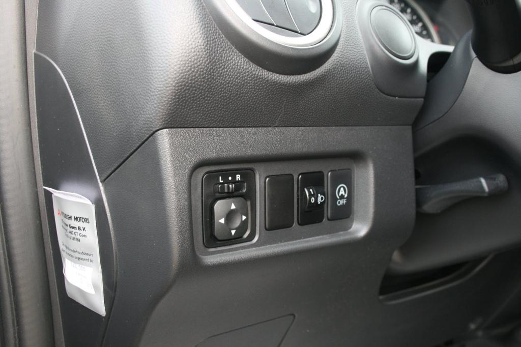 Mitsubishi Space Star 1.0 bright / pdc / climate / cv / dealer ond.