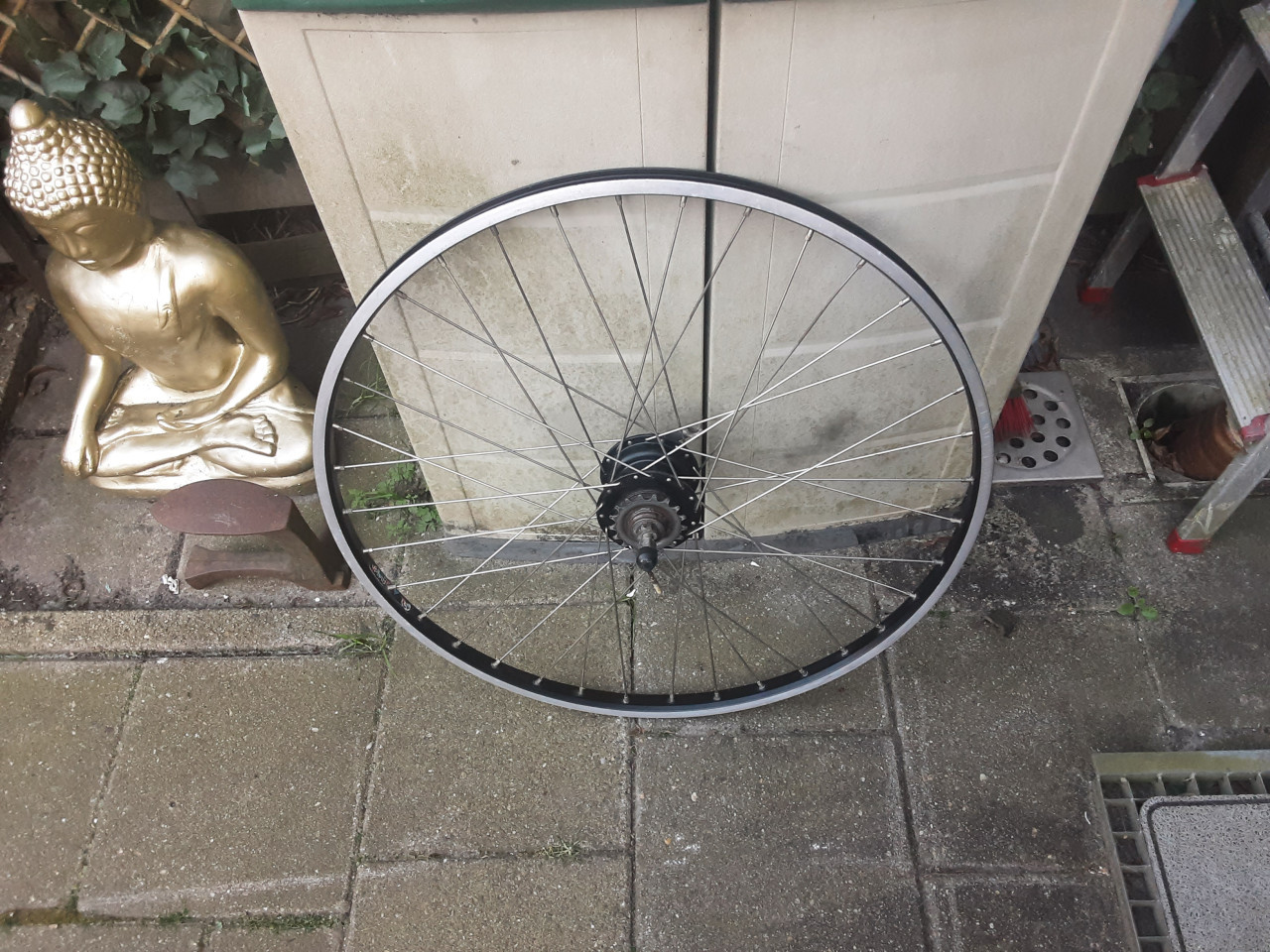 28 inch sachs achterwiel,  3 speed, trommelrem