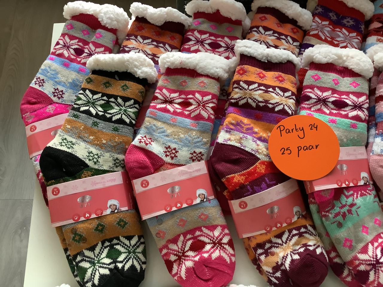 Partij super leuke fluffy huissokken. (Partij 24)