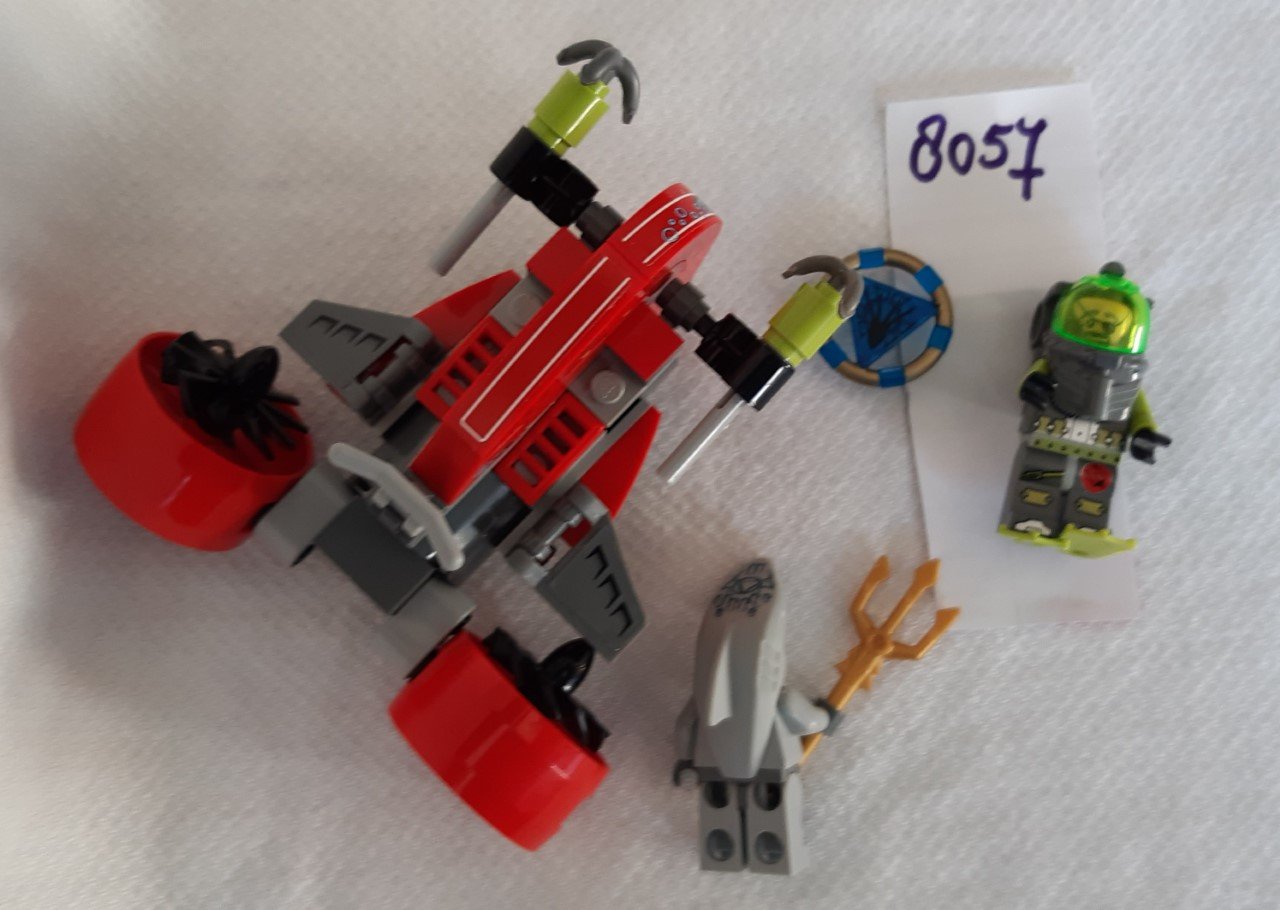 LEGO Atlantis 8057: Slag bij het scheepswrak  2 figuren.