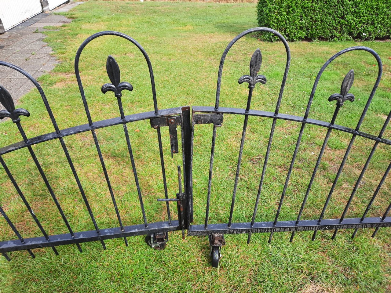 Grote sierlijke ijzeren tuinpoort - poort- hek 2 delen