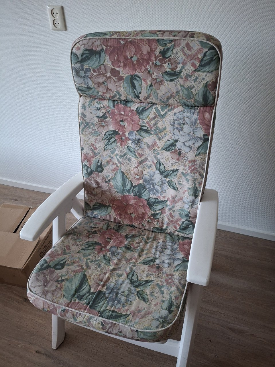 Tuinstoelen zes stuks .