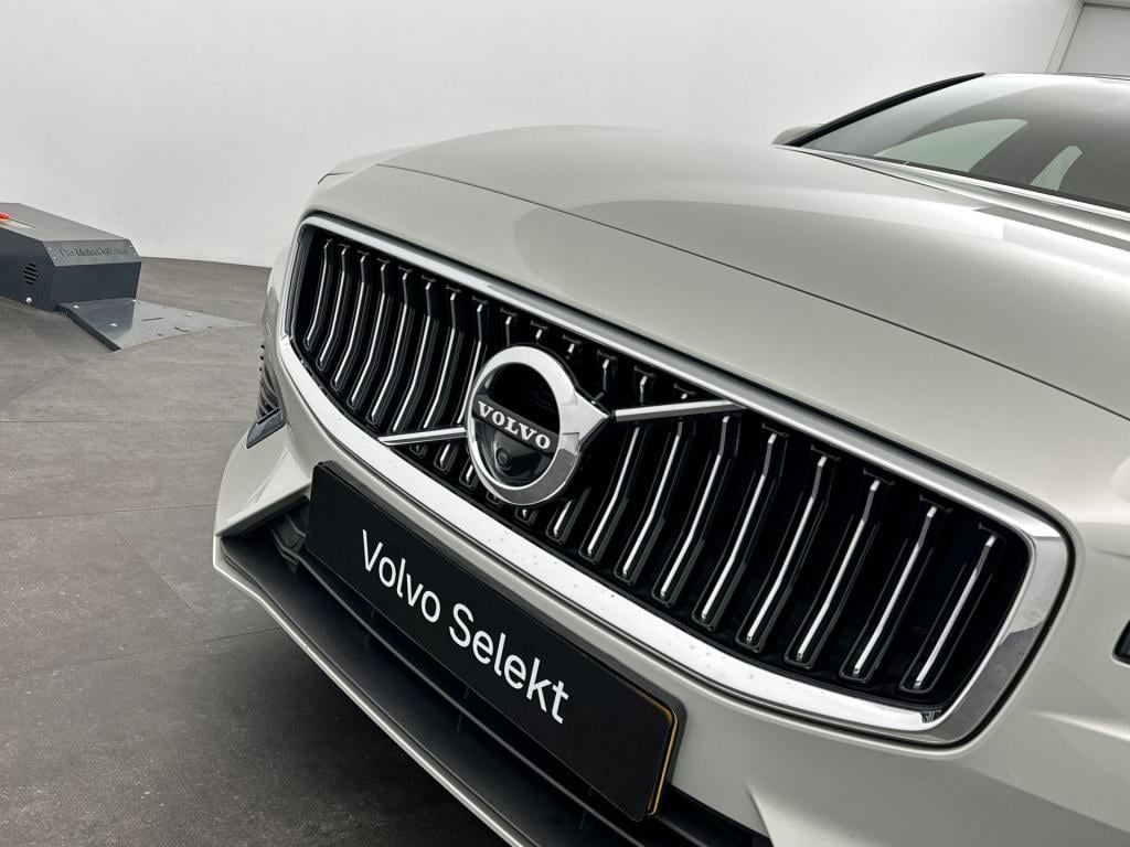 Volvo S60 t6 340pk recharge inscription| full options ! trekhaak