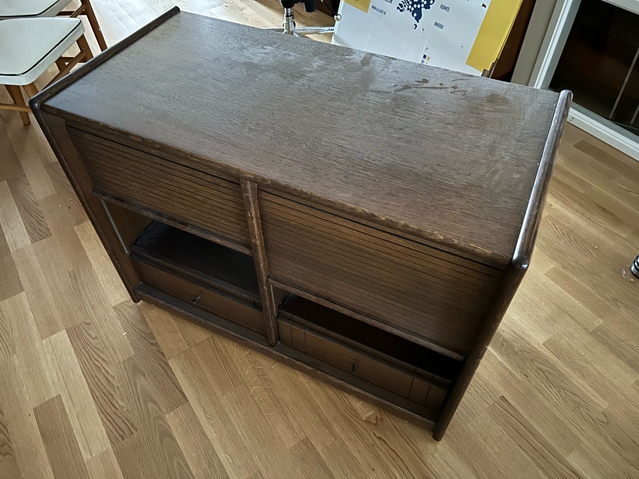 GRATIS Kastje /stereo meubel