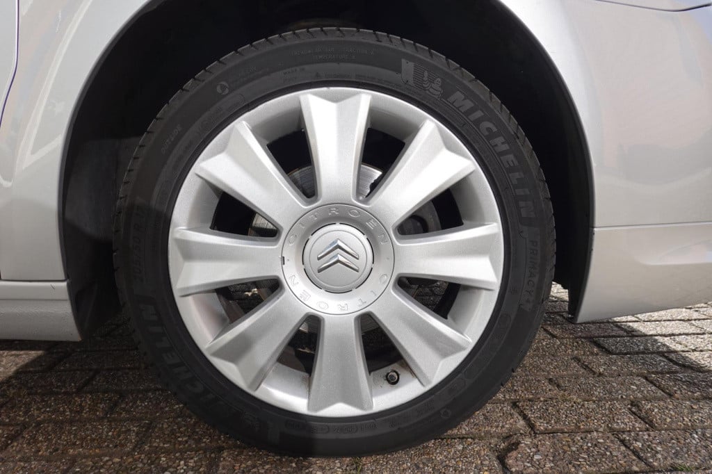Citroen C4 2.0-16v exclusive 136-pk