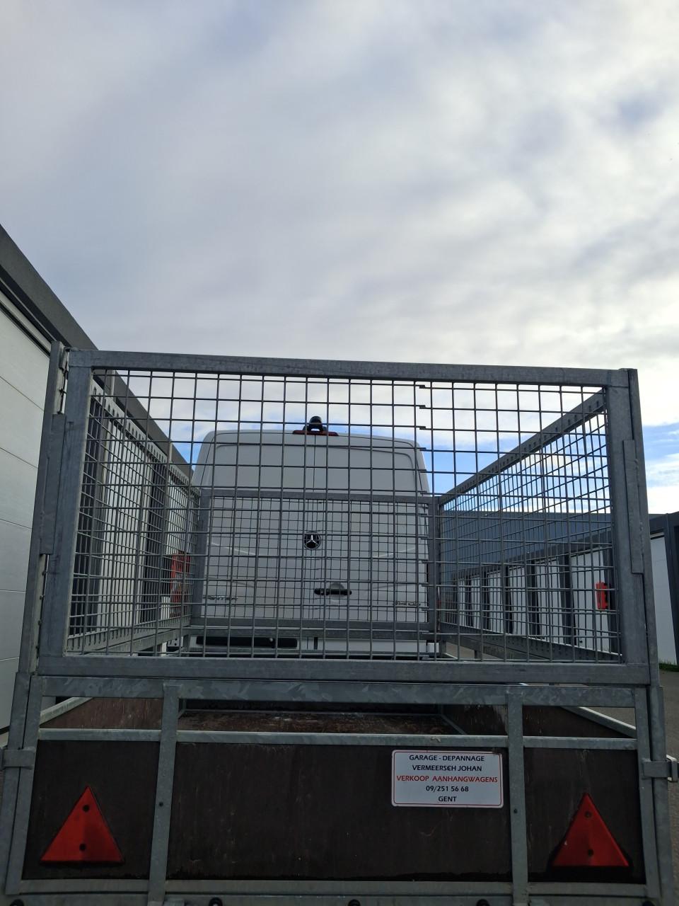 Aanhangwagen met loofrekken